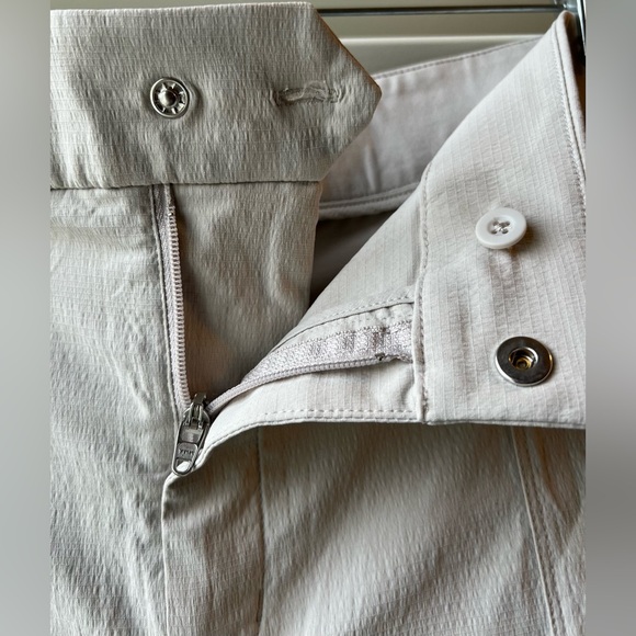 Athleta - Trekkie Hike Pant - NWT - Size 26 - Tan
- Zipper/Snap/Button closure - Picture 5 of 11